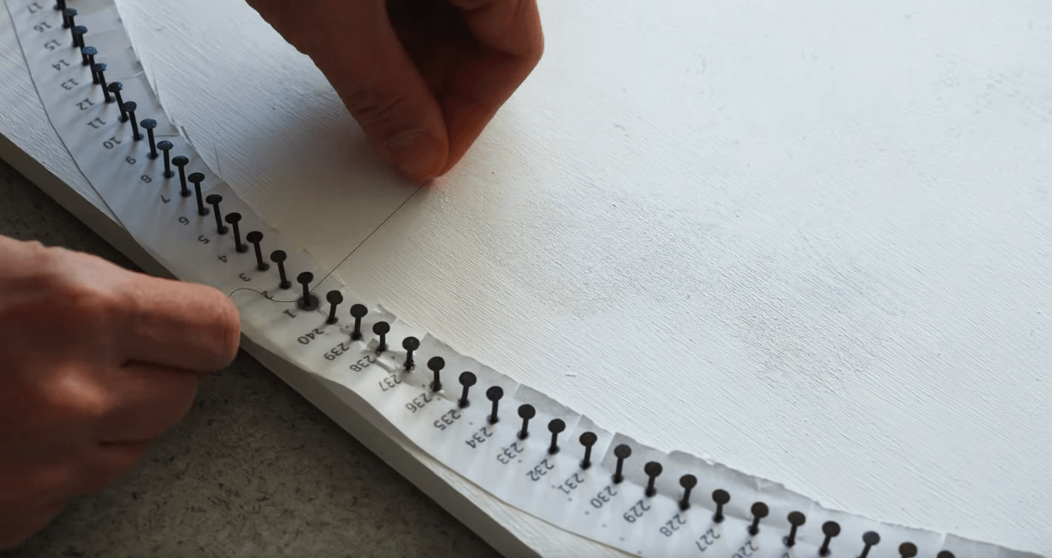 Attach the thread to the first nail